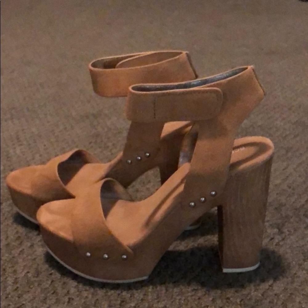 BCBGeneration Tan Heels